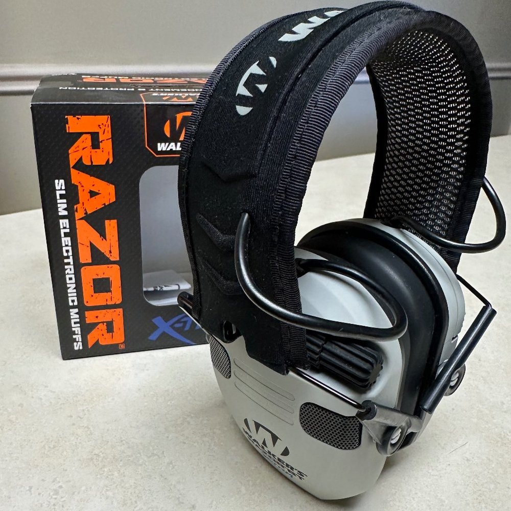 Walker's Razor Slim Electronic Muff - Like new